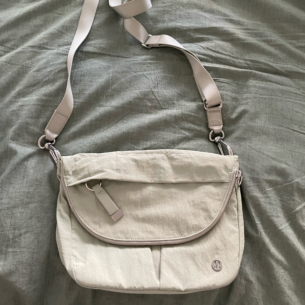 Lululemon All Night Festival Bag in mint color